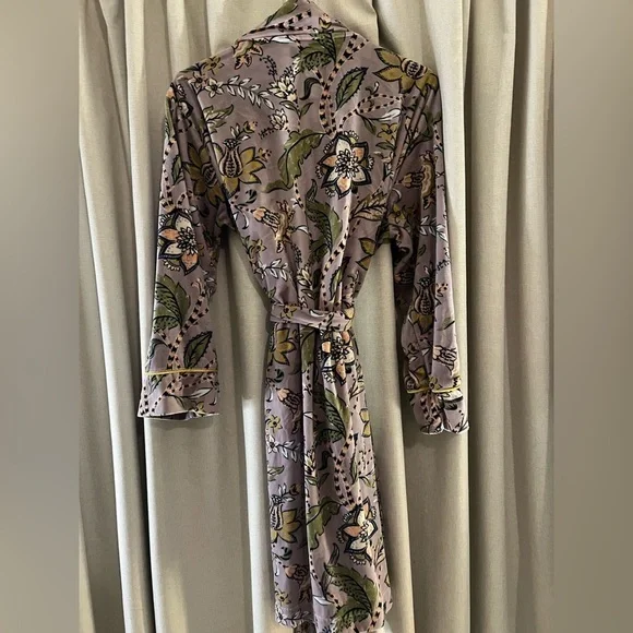 World Market Purple Floral Print Women's Robe - Picture 3 of 3